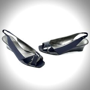 ⭐️BOGO FREE⭐️ NWOT BANDOLINO Navy Slingback Wedges